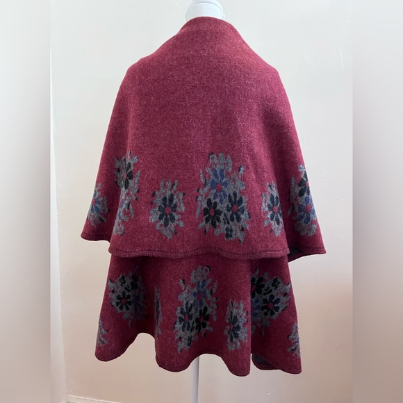 Floral Cape - Picture 7 of 16